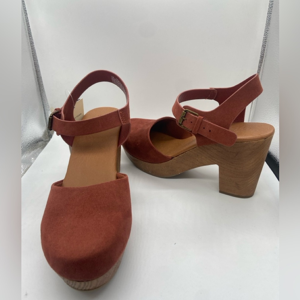Universal Thread Women's Platform Shoes in Rust Brown - Picture 2 of 4
